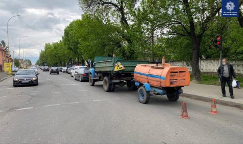 П'яна ДТП в Ужгороді: водій вантажівки "влетів" у легкове авто (ФОТО)