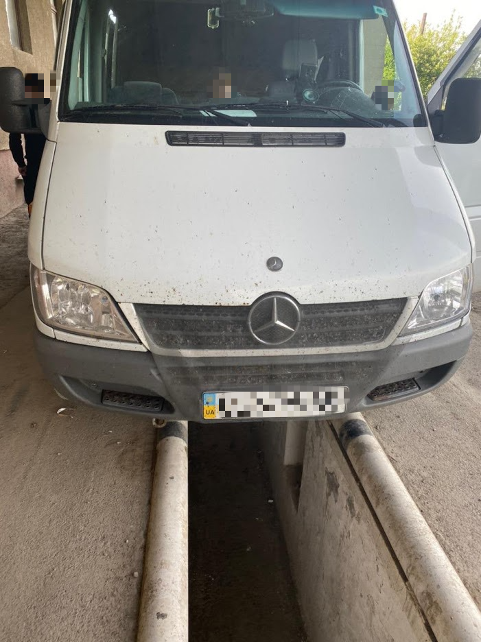 Залишився без автівки: на закарпатському кордоні затримали контрабандиста (ФОТО)
