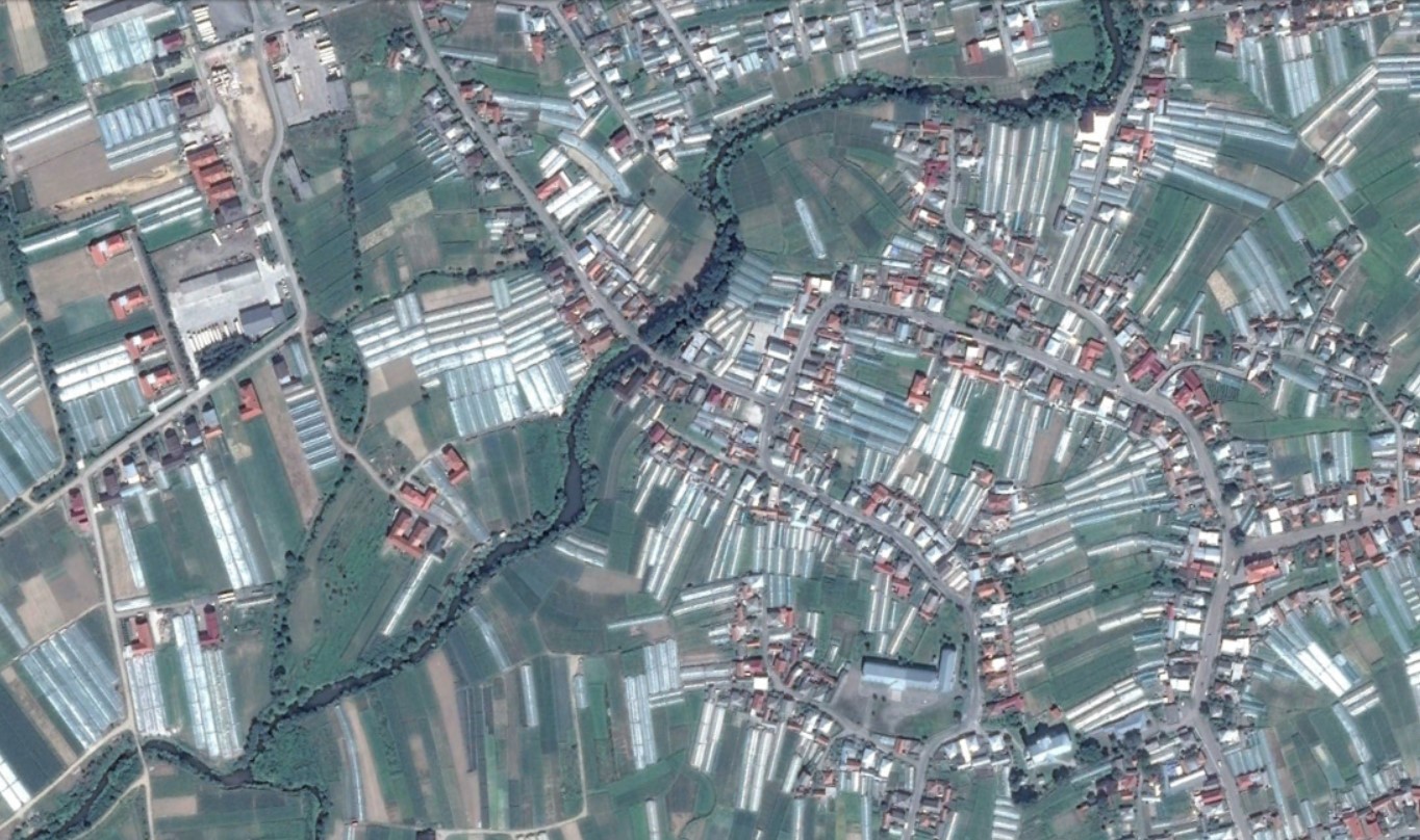 Поліетиленова долина: як виглядає Заріччя на супутникових знімках та з висоти пташиного польоту (ФОТО, ВІДЕО)