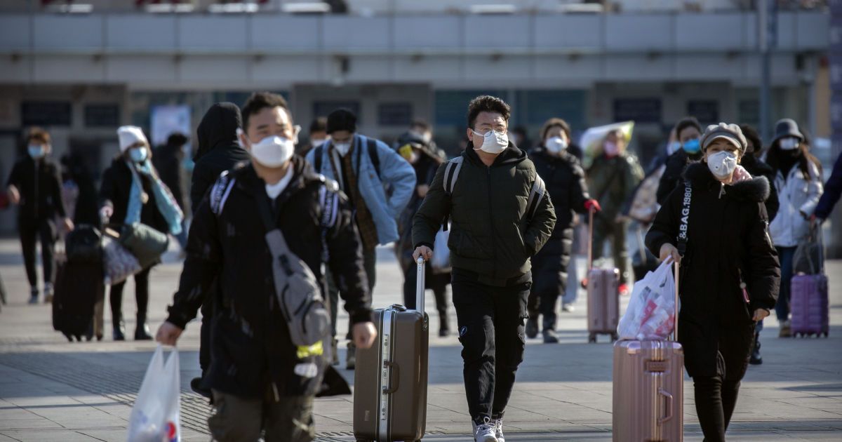 У Китаї заявили про новий спалах коронавірусу, район в Гуанчжоу закрили на карантин