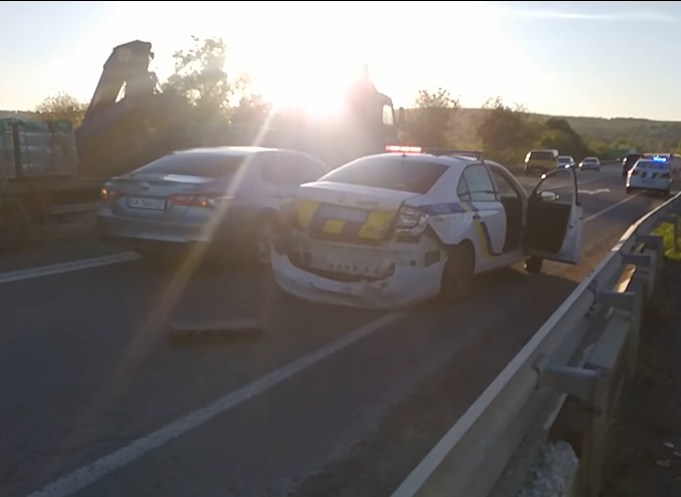 З'явилося відео з місця ДТП на Закарпатті за участі автомобіля поліцейських (ВІДЕО)