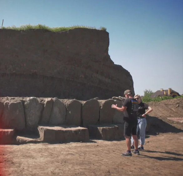 В Україні археологи розкопали сенсаційну знахідку, старшу за єгипетські піраміди (ВІДЕО)
