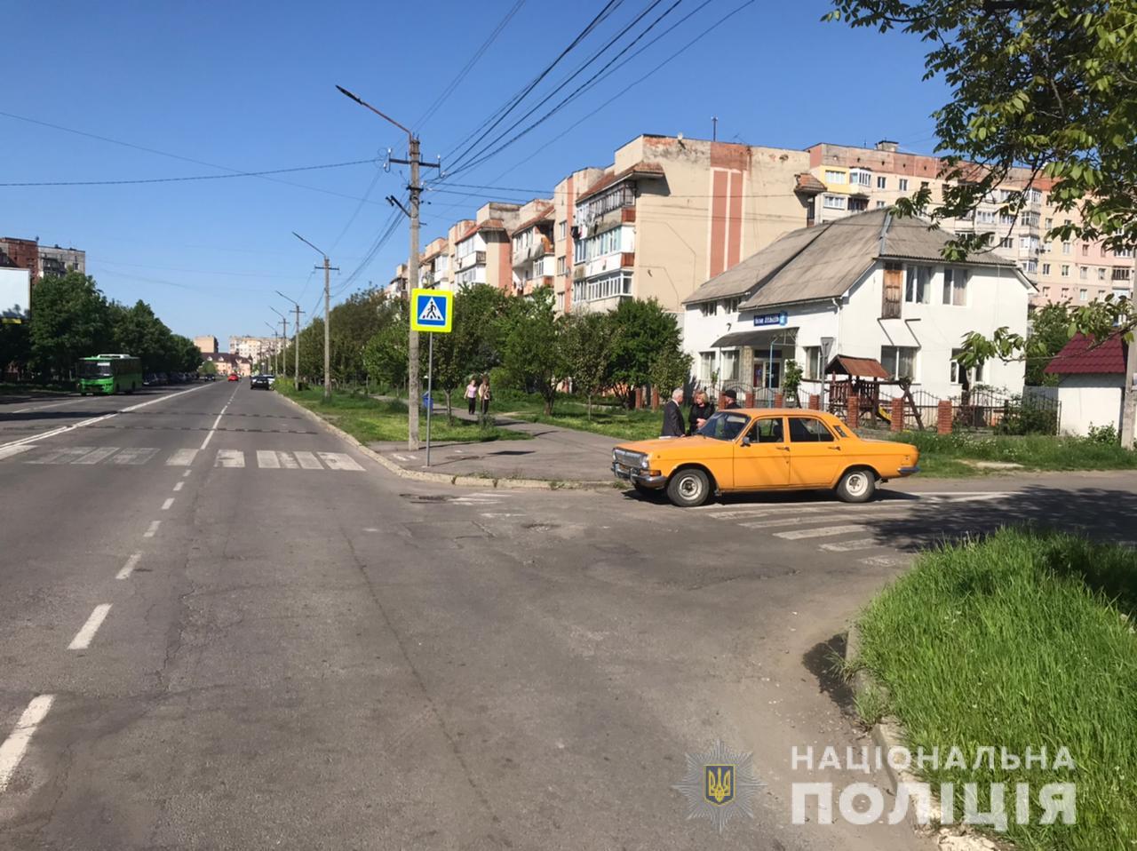 У Мукачеві на пішоходному переході збили неповнолітню дівчинку: постраждалу госпіталізували (ФОТО)