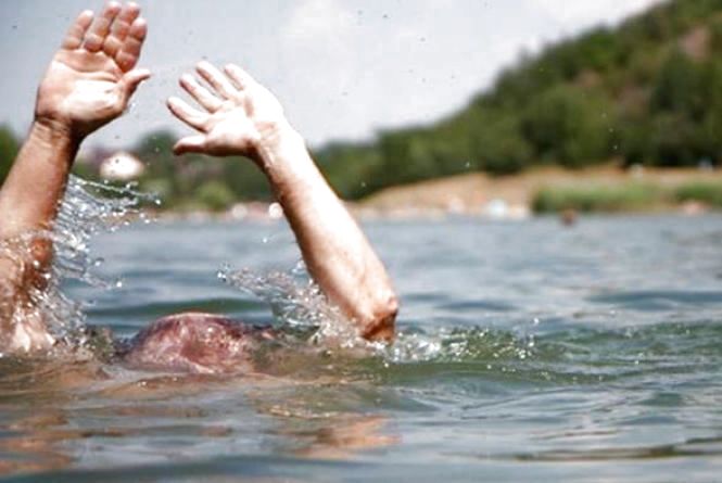 Миттєва смерть: на Хустщині в озері втопився чоловік