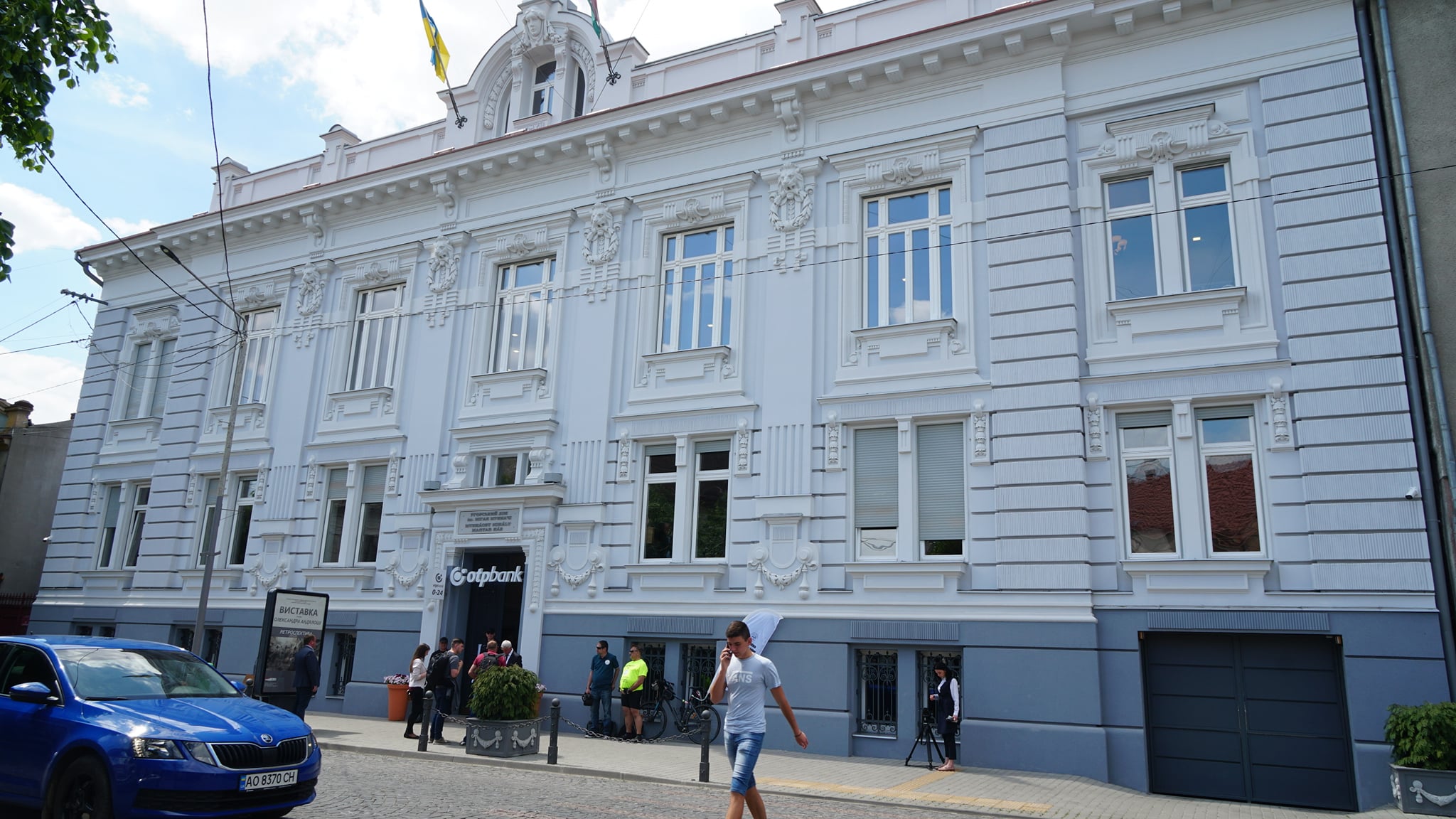 Нацгвардійці, два десятки поліцейських та дипломати: як відкривали Угорський дім ім. Мігая Мункачі в Мукачеві(ФОТО)