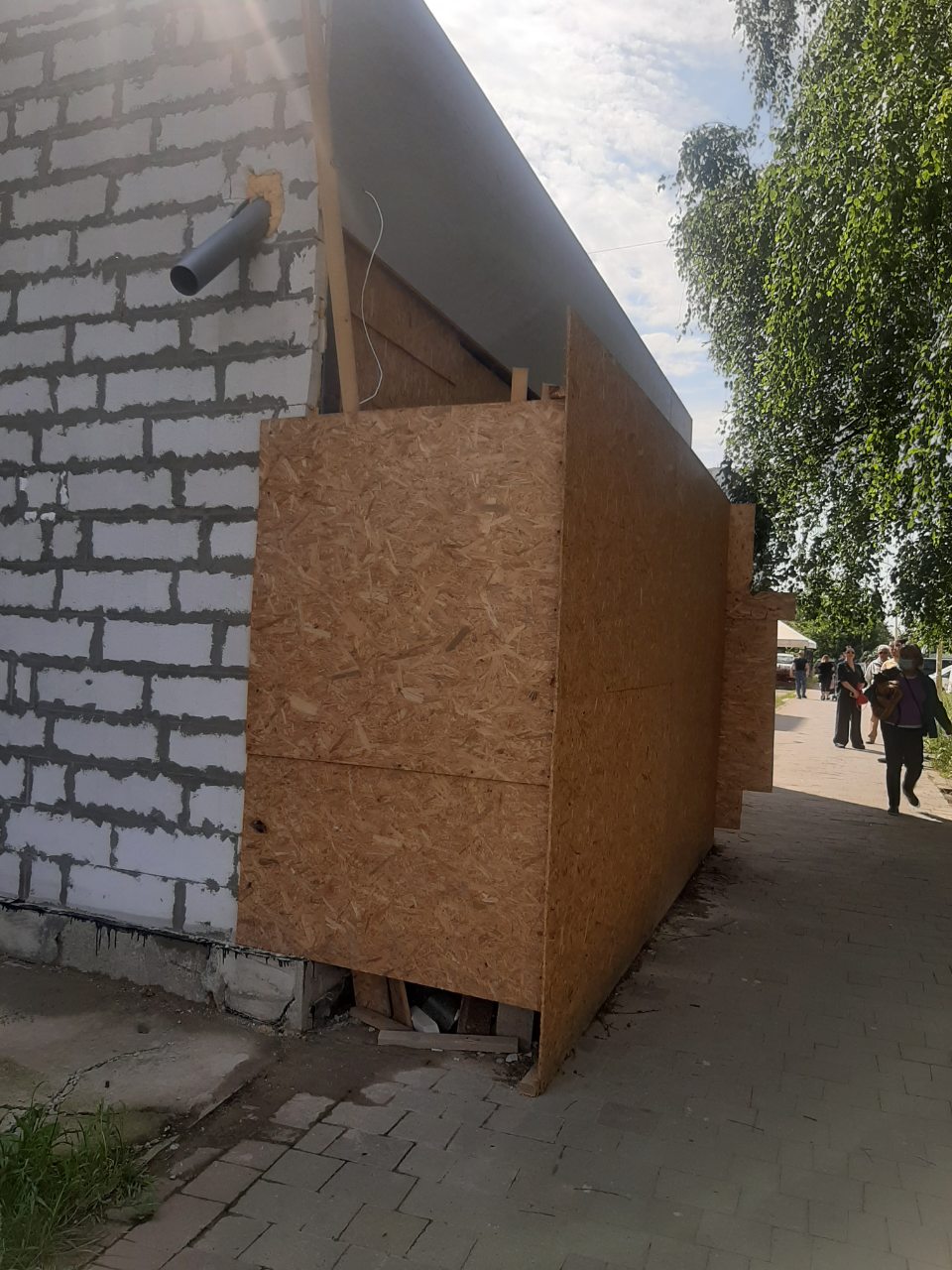 Будівництво з порушеннями: в Ужгороді знесуть незаконну забудову (ВІДЕО)