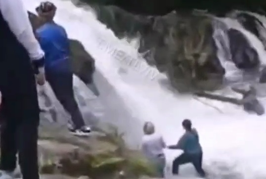 З’явилось коротке відео з водоспаду, де загинув шестикласник (ВІДЕО)