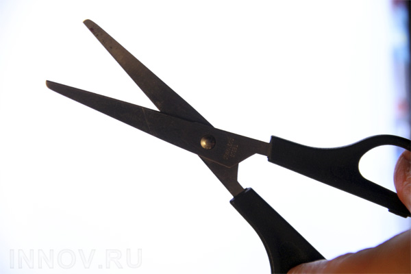 В Одесі 17-річна ромка-крадійка залізла у хату пенсіонерки і виколола їй око ножицями (ВІДЕО)