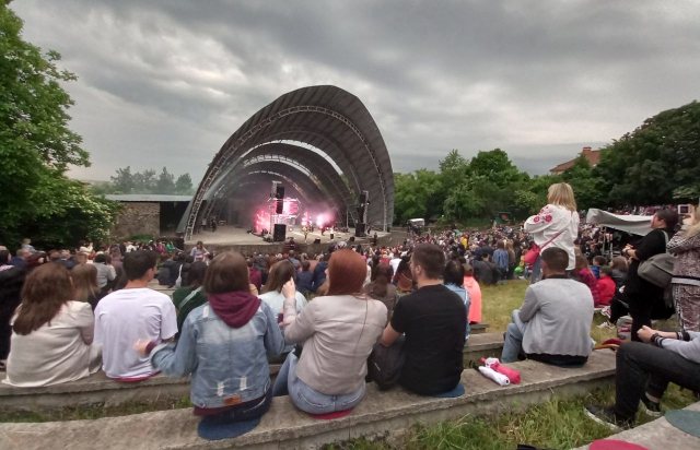 Гурт "БезОбмежень" на концерті в Ужгороді зібрав сотні слухачів (ФОТО, ВІДЕО)