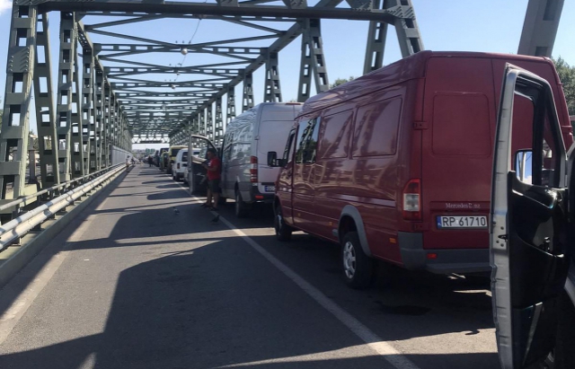 Змінюється порядок руху через прикордонний міст на одному із закарпатських КПП