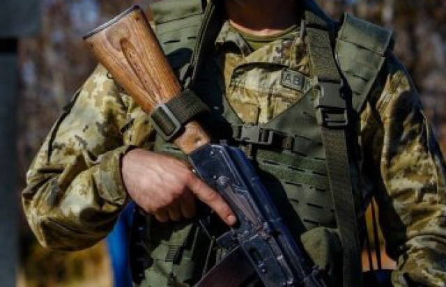 На Закарпатті прикордонника, який втік з автоматом та набоями вдалося спіймати