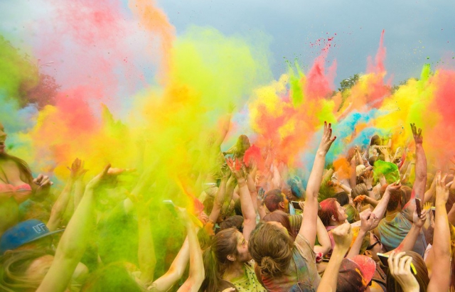 Битва фарбами: В Ужгороді відбудеться Holi Festival of colors