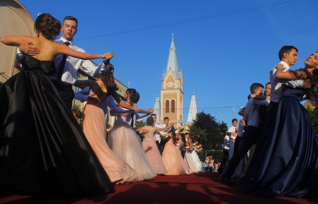 У Мукачеві через Парад випускників змінять рух на центральній вулиці (СХЕМА)